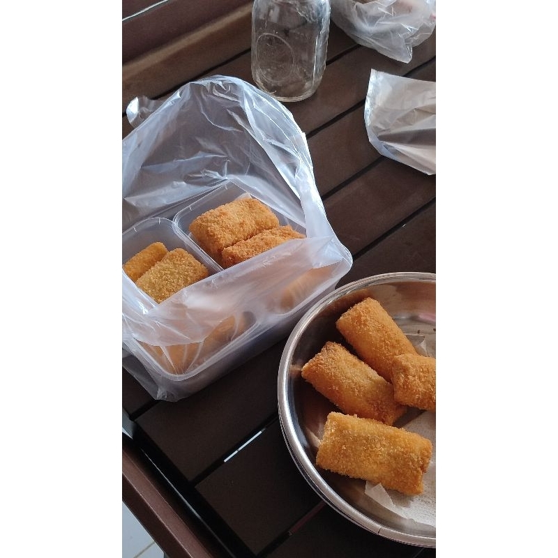 

Risoles Mayones (Smoked Beef, Telur, Mayonaise, Keju) Frozen - HALAL