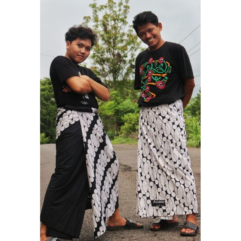 Sarung Batik Cap ASKARA Kediri (motif Parang Barong) Hitam Putih