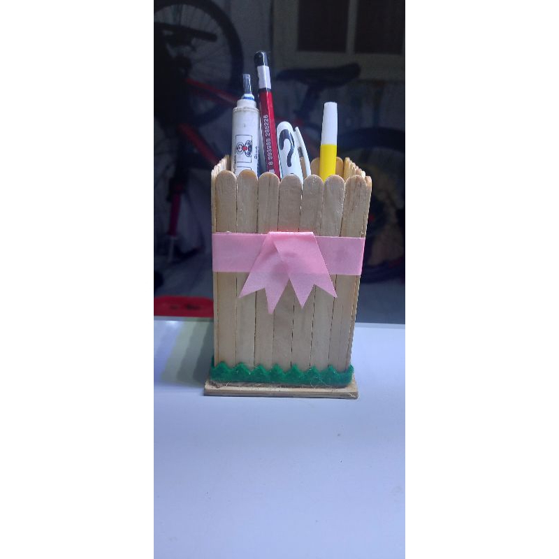 

Prakarya stik es krim tempat pensil.
