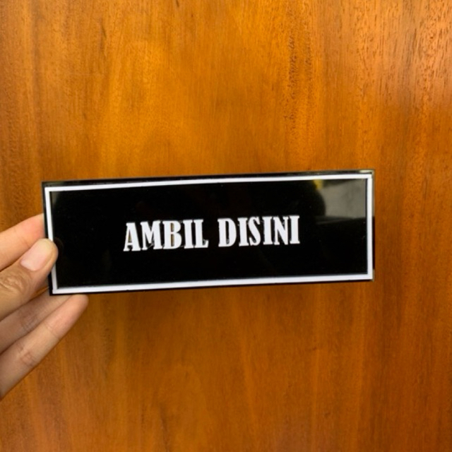 

Sign AMBIL DISINI Custom Tulisan Sign Board Akrilik Warna Hitam Putih Kustom Print UV Papan Tempel Akrilik Signage Label Sticker Dinding Rambu Petunjuk Nama Ruangan