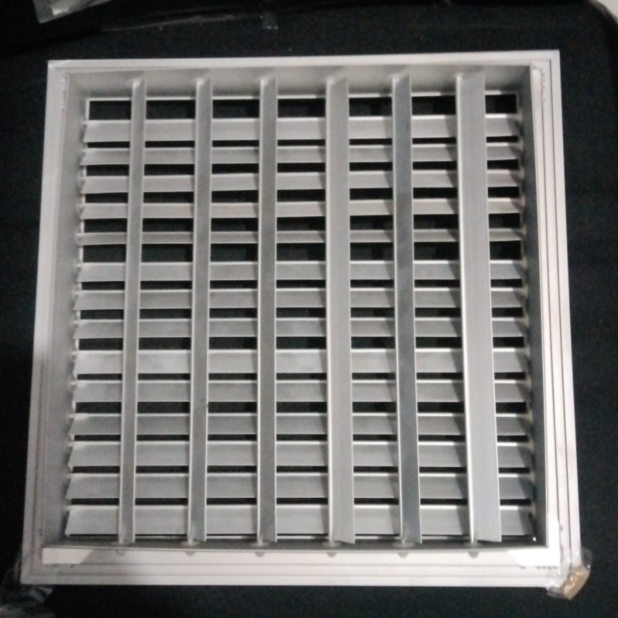 Supply Air Grill / SAG natural silver Uk 30x30 Cm Dalam