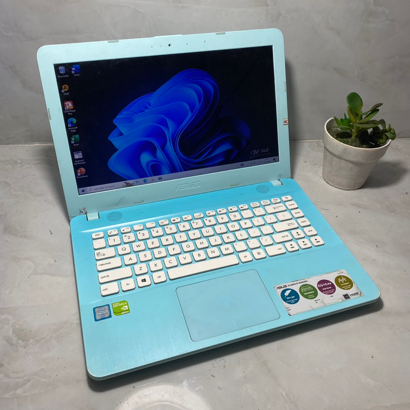 Laptop Asus X441U Core i3 Dual VGA