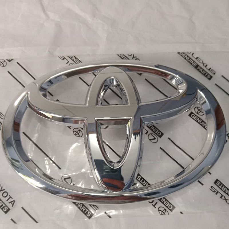 emblem logo gril depan fortuner vrz Hailux 2016-2020