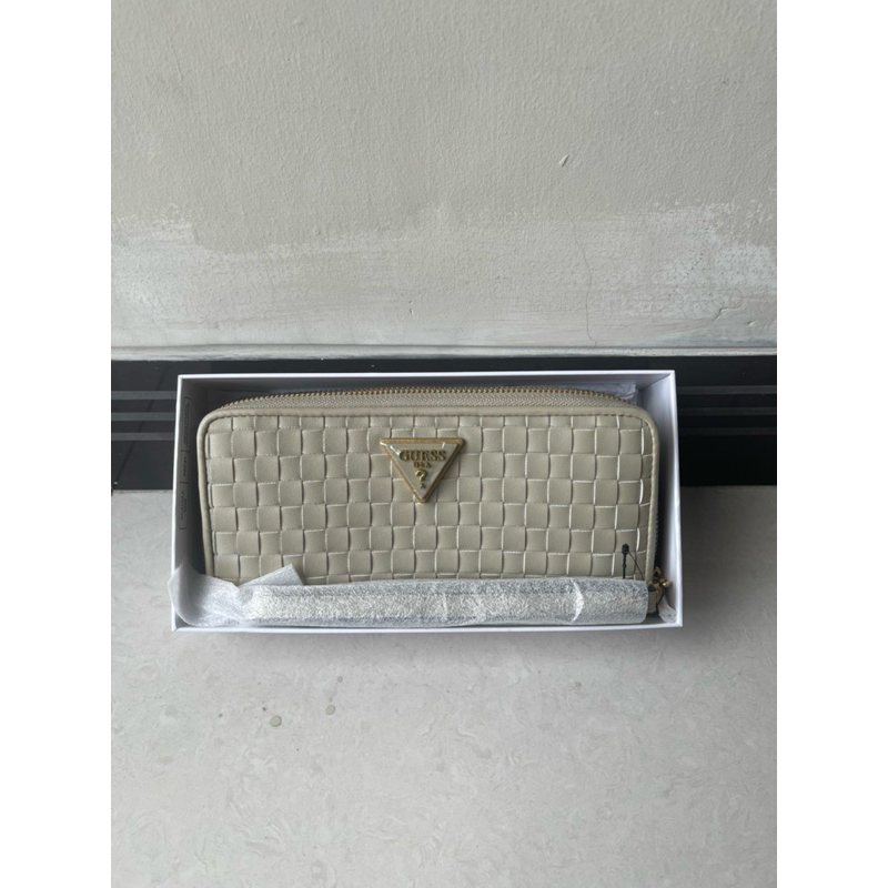 NWT Original Long wallet GUESS
