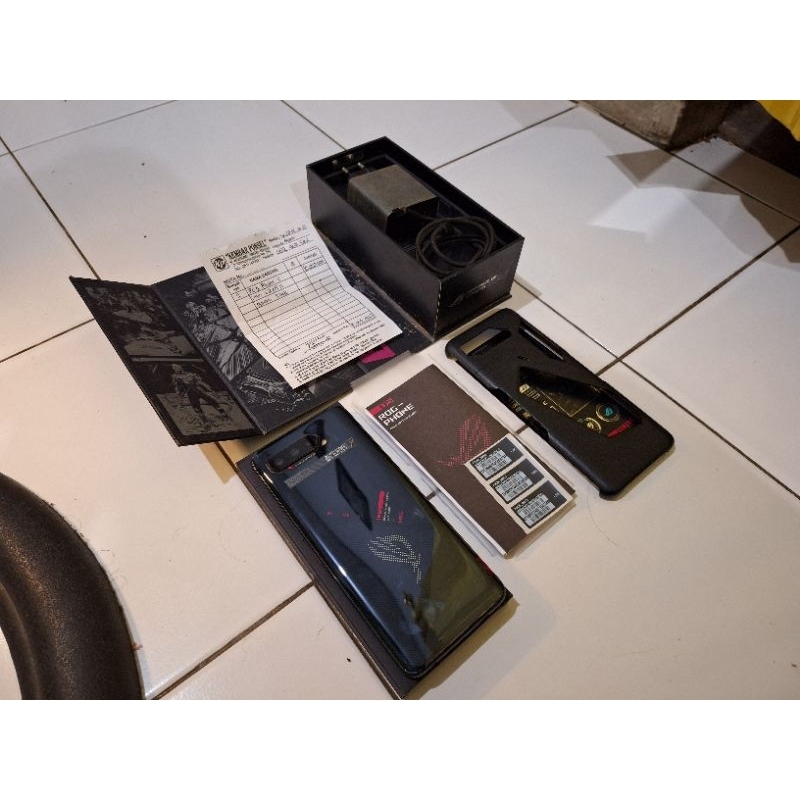 ASUS ROG 5 8/128 (MATOT)
