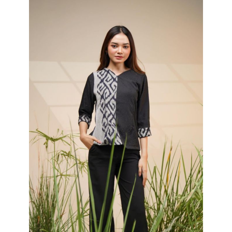 Atasan Batik Wanita Lengan Panjang Motif Dobby Kombinasi Tenun Hitam