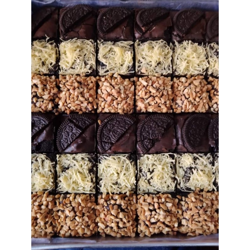 

Fudgy Brownies, Brownies Panggang 20x20 Keju, Oreo, Kacang.