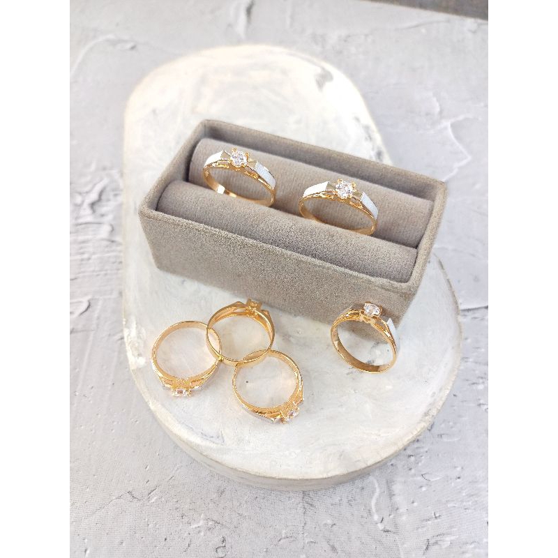 Cincin pasangan / couple cincin kawin kombinasi warna doff putih Emas Asli 8K