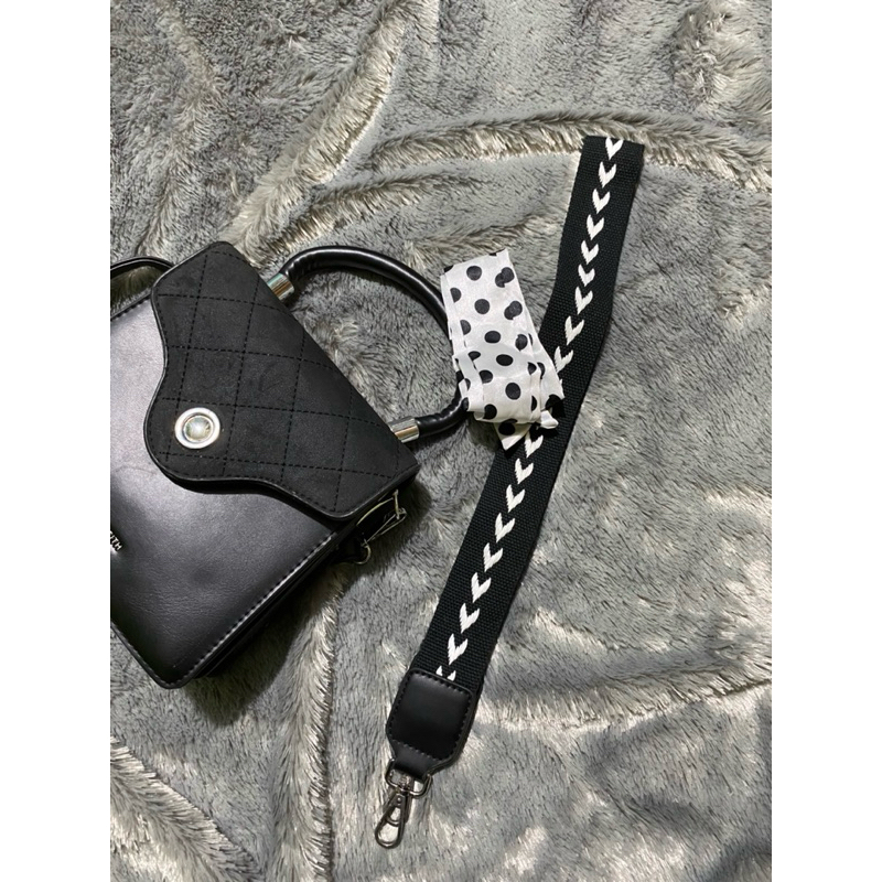 preloved tas charles n keith/preloved tas hitam/tas hitam kondangan/tas kondangan/tas wanita jinjing