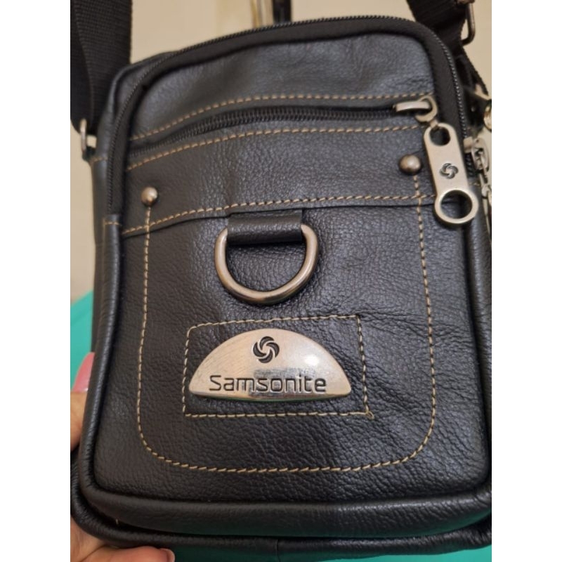 Tas branded selempang samsonite
Uk 16 x 5 x 21
bonus ransel hitam
Tory
Uk 19 x 16 x 30