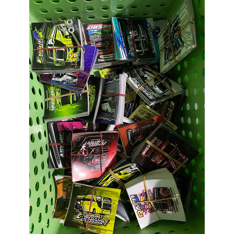 

stiker bus random / stiker bis campuran / stiker bus pilih sendiri / stiker bus artis / stiker bis terkenal / stiker basuri