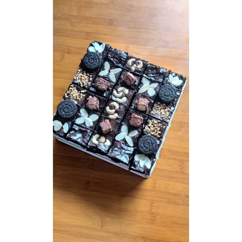 

PREMIUM BROWNIES SEKAT by NesyaKitchen