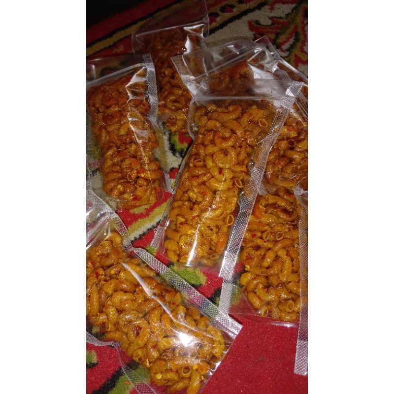 

Makaroni pedas daun jeruk