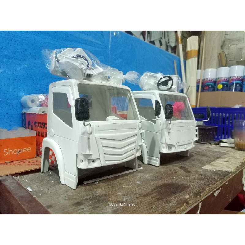Kabin miniatur truck canter  skala 1:16