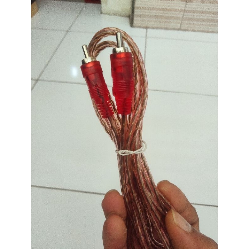 Kabel RCA untuk menyambungkan Antara DVD ke tv atau ke speaker ,set top box tv. dll