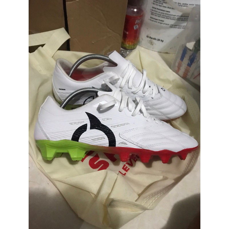 sepatu bola ortuseight catalyst vision v4