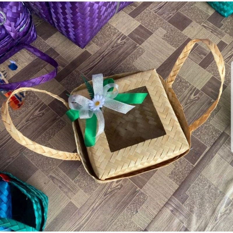 

SEPASANG BESEK JINJING MIKA NATURAL FREE HIASAN PITA SIZE (18x18 cm) (20x20 cm) (22x22 cm) (25x25 cm)