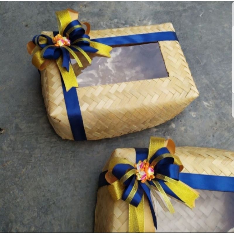

SEPASANG BESEK PEGON MIKA NATURAL FREE HIASAN PITA SIZE 20x30 cm dan 10x20 cm