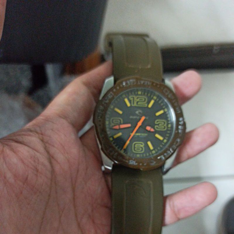 jam ripcurl ori plus ripcurl atom mati