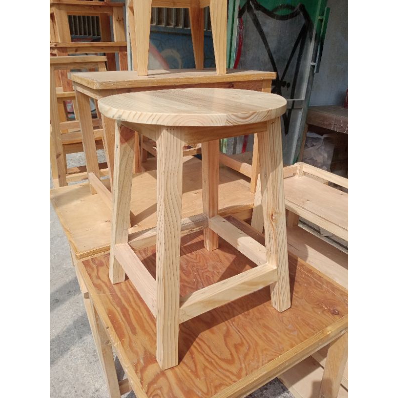 Kursi Kayu Estetik. Kursi bulat. Kursi Kayu Bulat. Kursi alas lingkaran