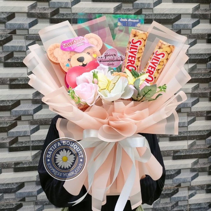 

READY STOK Bouquet Coklat Bear Silverqueen Valentine Gift Boneka Beruang Bucket Hadiah Valentine Bunga Buket Hadiah Ulang Tahun Graduation Hadiah Valentine Kado Pacar Bucin Trend Coklat Love Silverqueen Butterfly Bouquet Kupukupu Kado Anniversary P