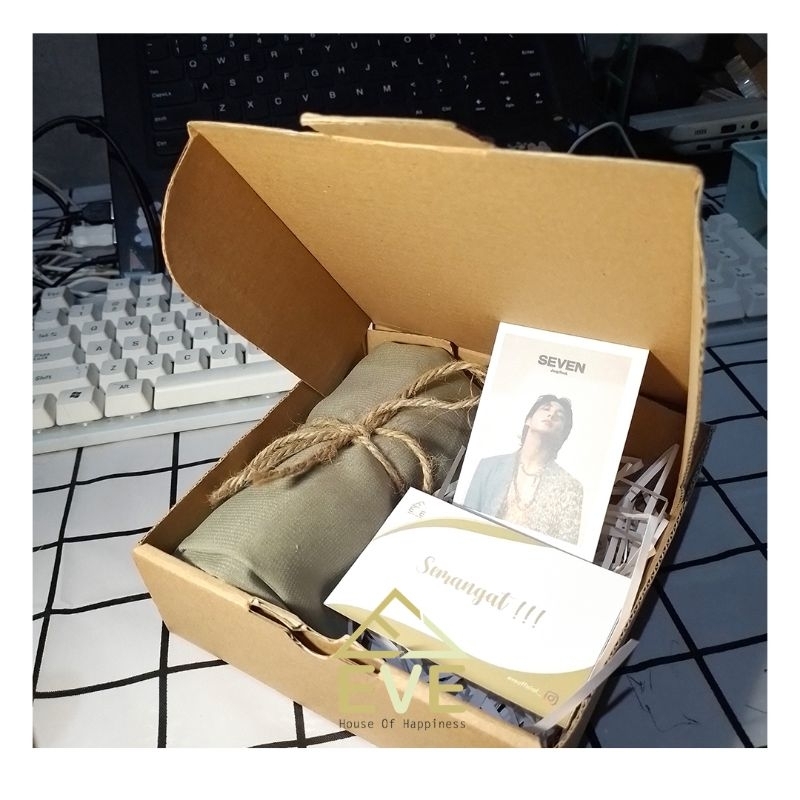 

PAKET HAMPERS HIJAB 3 IN 1 GRATIS KARTU UCAPAN COSTOM KATA DAN FOTO POLAROID /2R