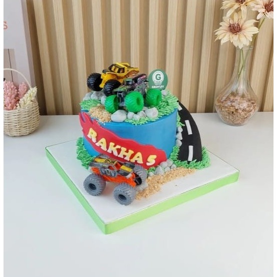 

CAKE TEMA MONSTER TRUCK UK 15CM / KUE ULANG TAHUN CUSTOME