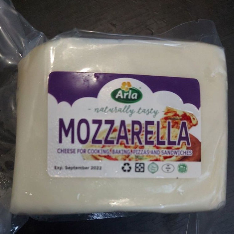 

Cuci gudang Mozzarella Arla 1 kg halal MULUR import