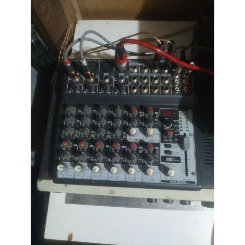 mixer behringer fx1202