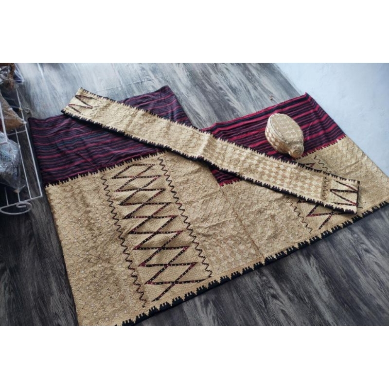 Kain sarung tapis Lampung jungsarat Mato mata kibau tumpal