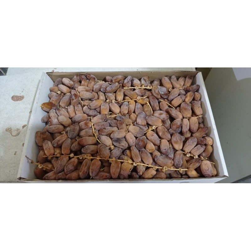 

Kurma Tunisia Tangkai 1kg / Kurma Tunis Tangkai Original kemasan 1kg