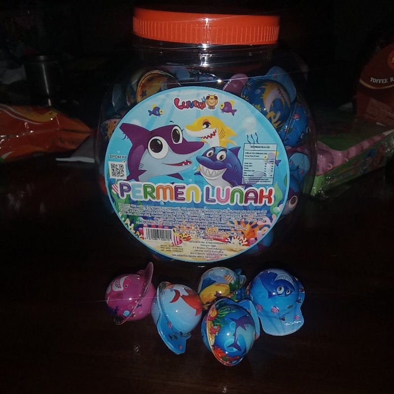 

luvmi permen lunak hiu satu toples isi 50 pcs