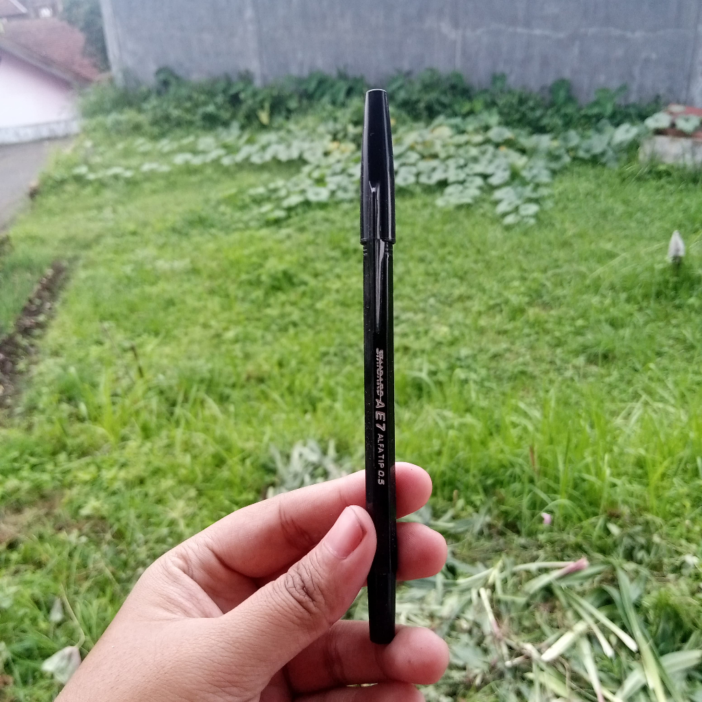 

BOLPOIN STANDART HITAM / PULPEN SAFARI BRAND