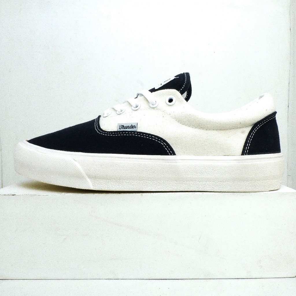 Sepatu Thunder Bear Russell Black White