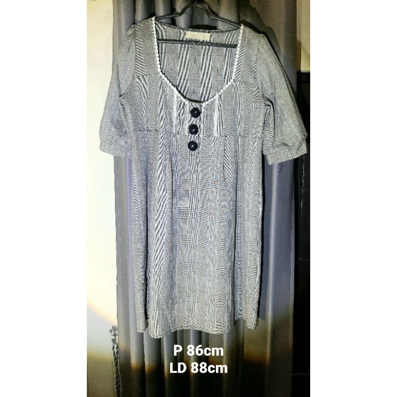 Preloved dress button