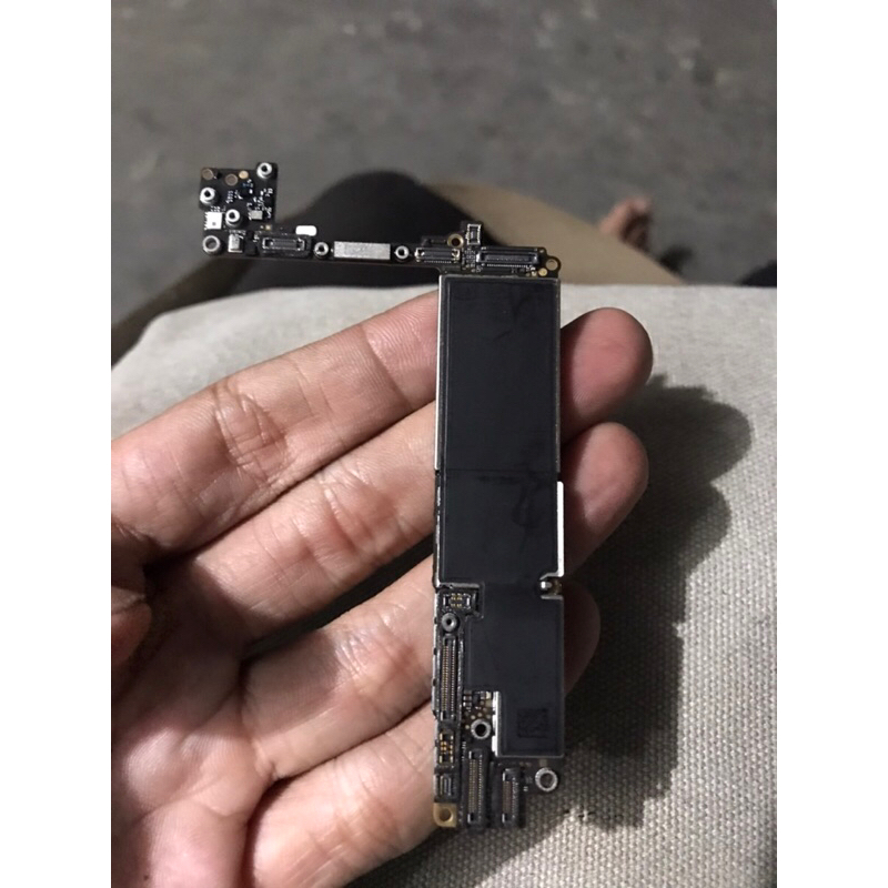 mesin iphone 8 64gb LOCK ICLOUD