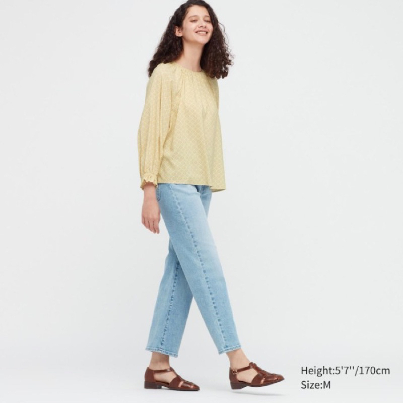 Preloved blouse batik edition (uniqlo)