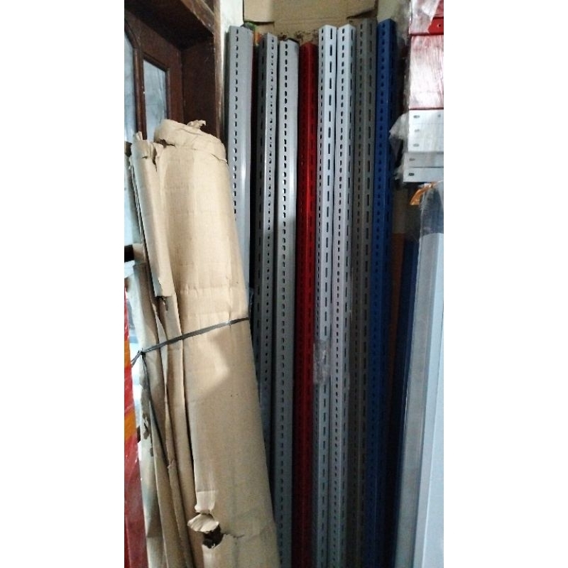 besi siku lubang P 300 cm