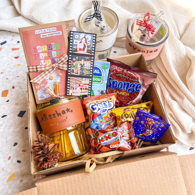 

Stok terbaru HAMPERS GIFTSET GIFT BOX HADIAH ULANG TAHUN HADIAH GRADUATION HADIAH JADUL VINTAGE