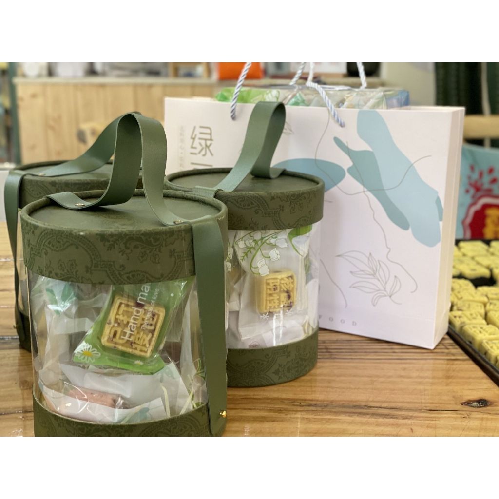

PVC Mika Tabung kotak tenteng hijau - bloom box mika Tenteng untuk lebaran - kotak hampers lebaran idul fitri - kotak bulat mikA