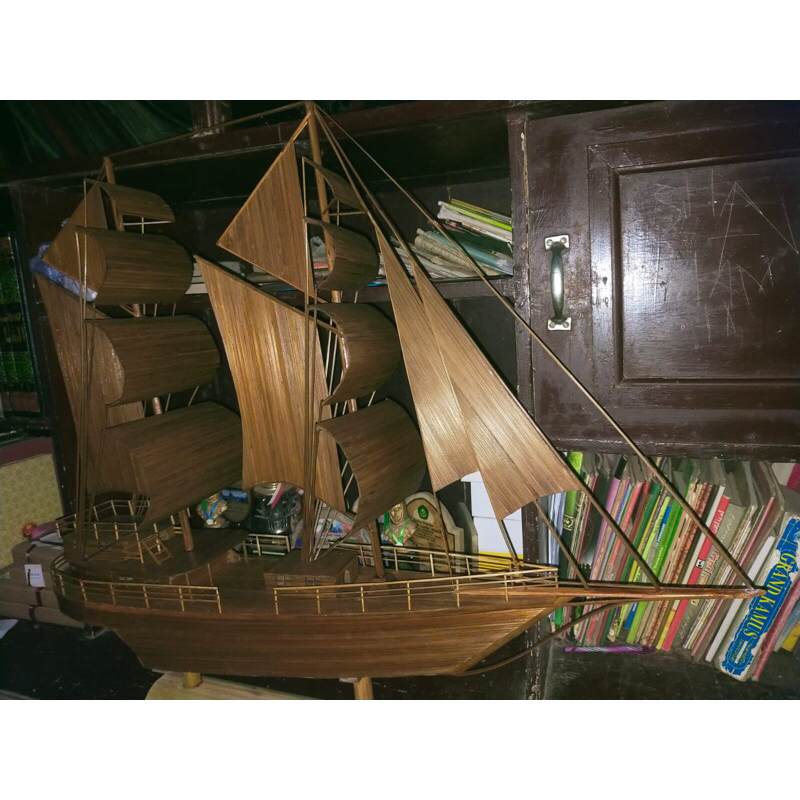 miniatur kapal layar