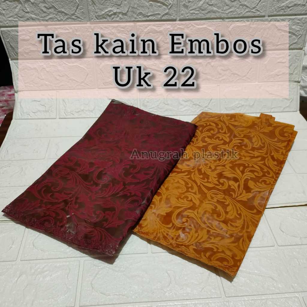

Tas kain Embos Standart uk 22 / tas spunbond untuk kotak uk 22 x 22