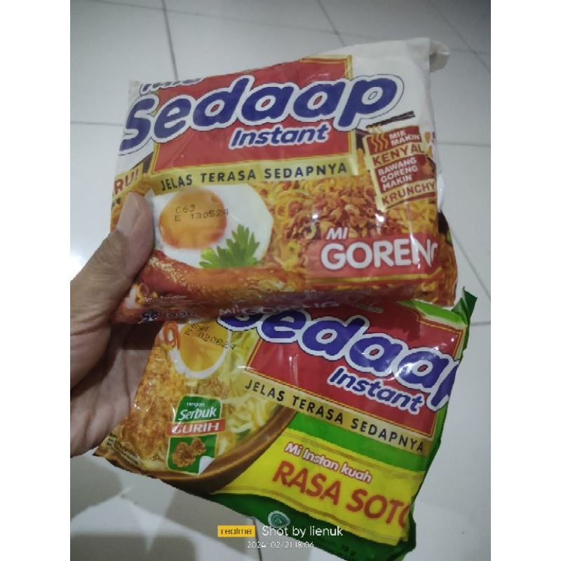 

mie instan/ mie sedap goreng / soto