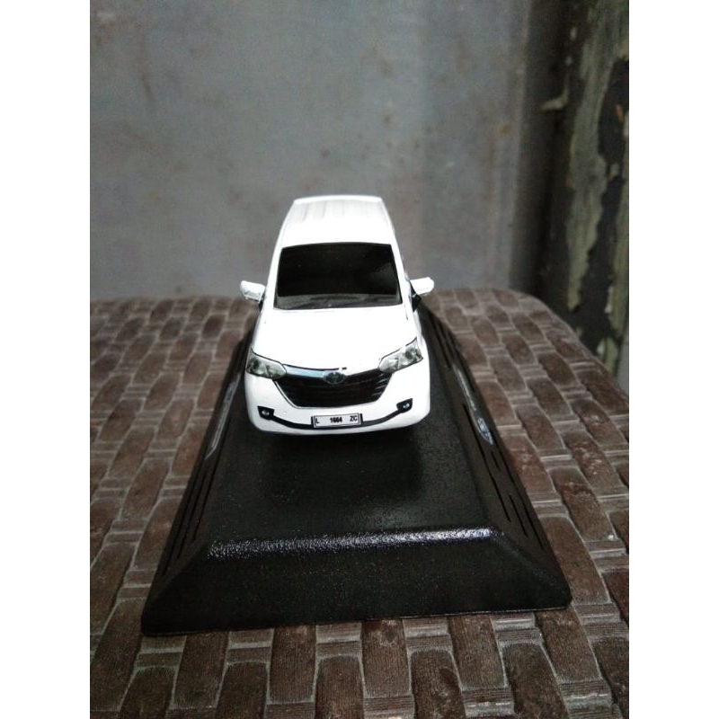 TEMPAT PARFUM ISI ULANG MINIATUR MOBIL NEW AVANZA
