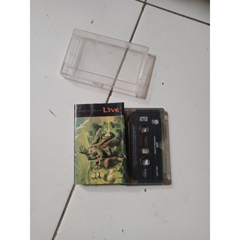 Kaset Live throwing copper