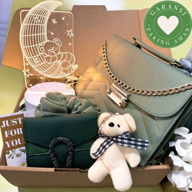 

Hampers Hijab Cewek / Kado Ulang Tahun / Giftbox (Reyya 4 )