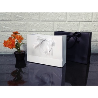 

1 LUSIN Cute Paperbag Uk. 22,5 x 8 x Tinggi 16,5 cm Gift Bag / Tas Ulang Tahun / Tas Souvenir untuk hajatan dan souvenir, kresek donat / tas plastik, paper bag, Bingkisan / Souvenir untuk pernikahan, Tasyakuran / Pengajian / Hampers