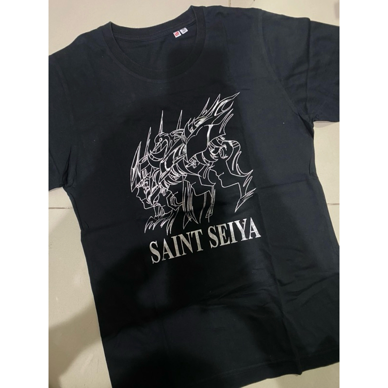 kaos uniqlo saing seiya preloved (xs)