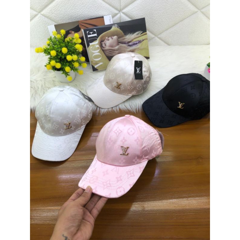 Topi Fashion Wanita Hijab Bermerk Bisa Untuk Cewek Cowok Kekinian Keren Elegan Mewah