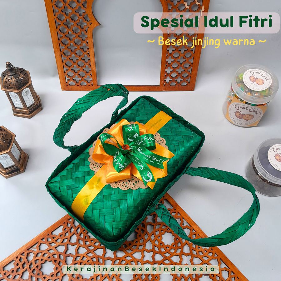

BOX BINGKISAN HAMPERS LEBARAN FREE PITA BANYAK UKURAN & HIASAN PITA Besek PP jinjing & tidak jinjing MPS warna pita parsel idul fitri 2024